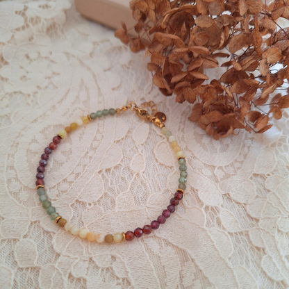 Edelsteen armband met apatiet, granaat en opaal bij cadeaudoosje