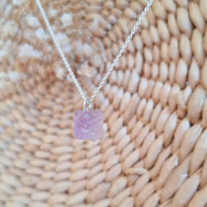 Amethist edelsteen bedel met ketting