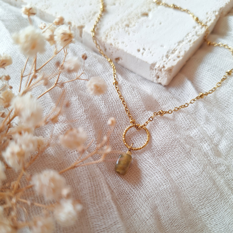 Labradoriet ketting goud