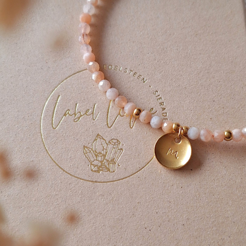 Loving Letter armband met edelsteen en persoonlijke letter