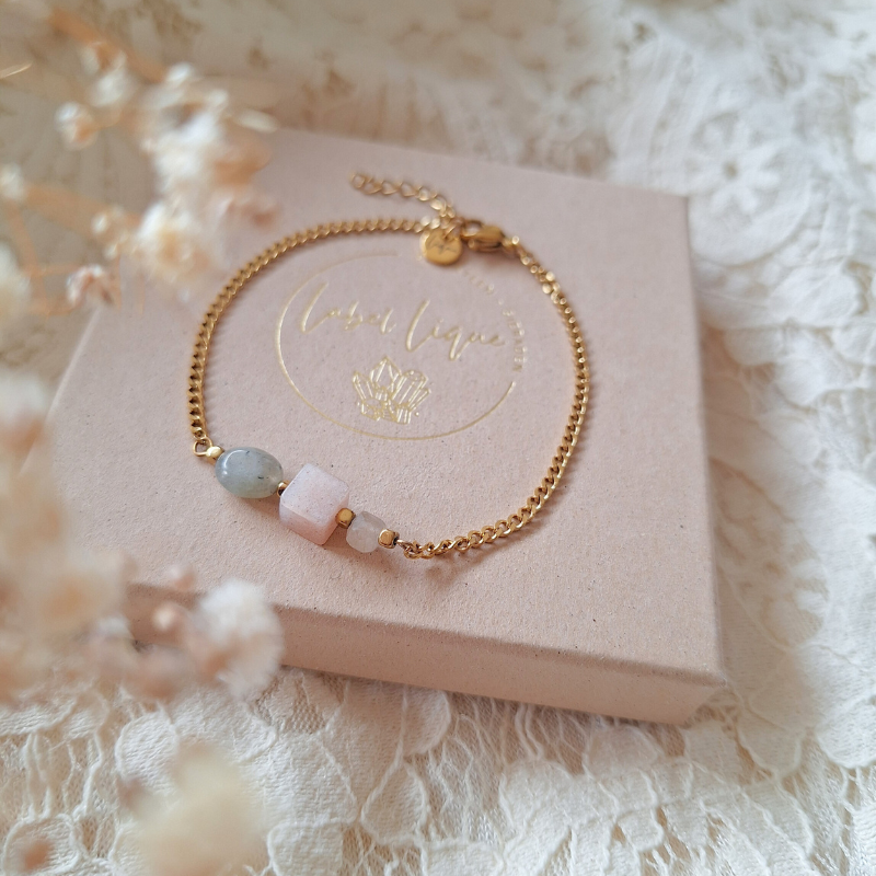 Maansteen & Labradoriet armband op cadeaudoosje met droogbloemen